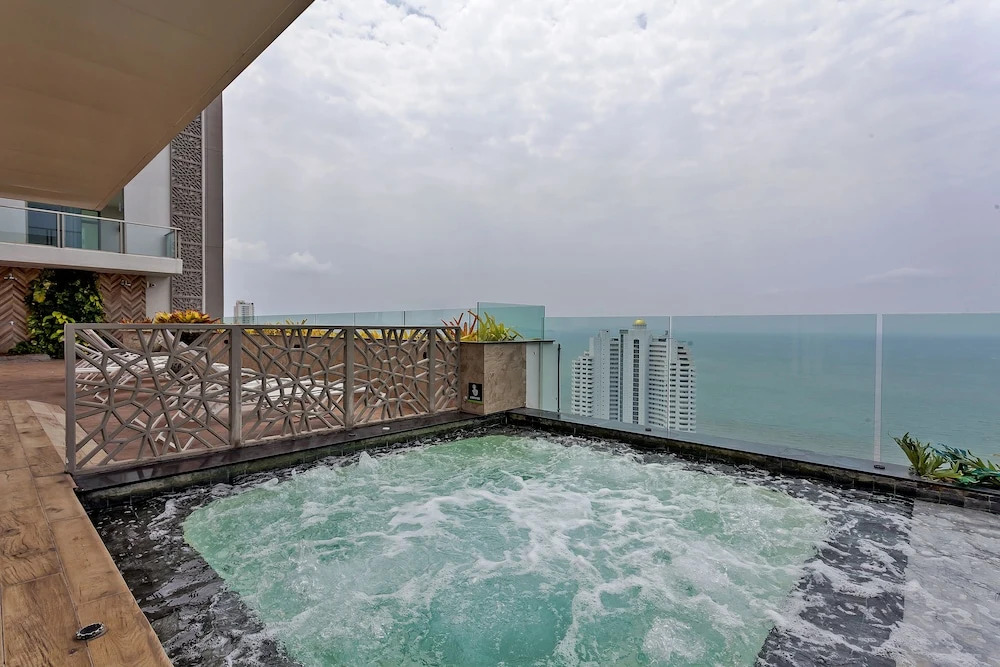 Grande Carribean apartments Jomtien beach Pool view Sea View