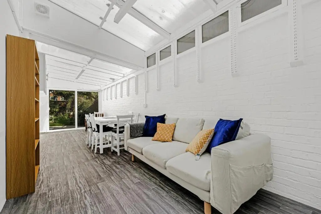 Heathrow Living Stanwell Serviced House 5 bedrooms