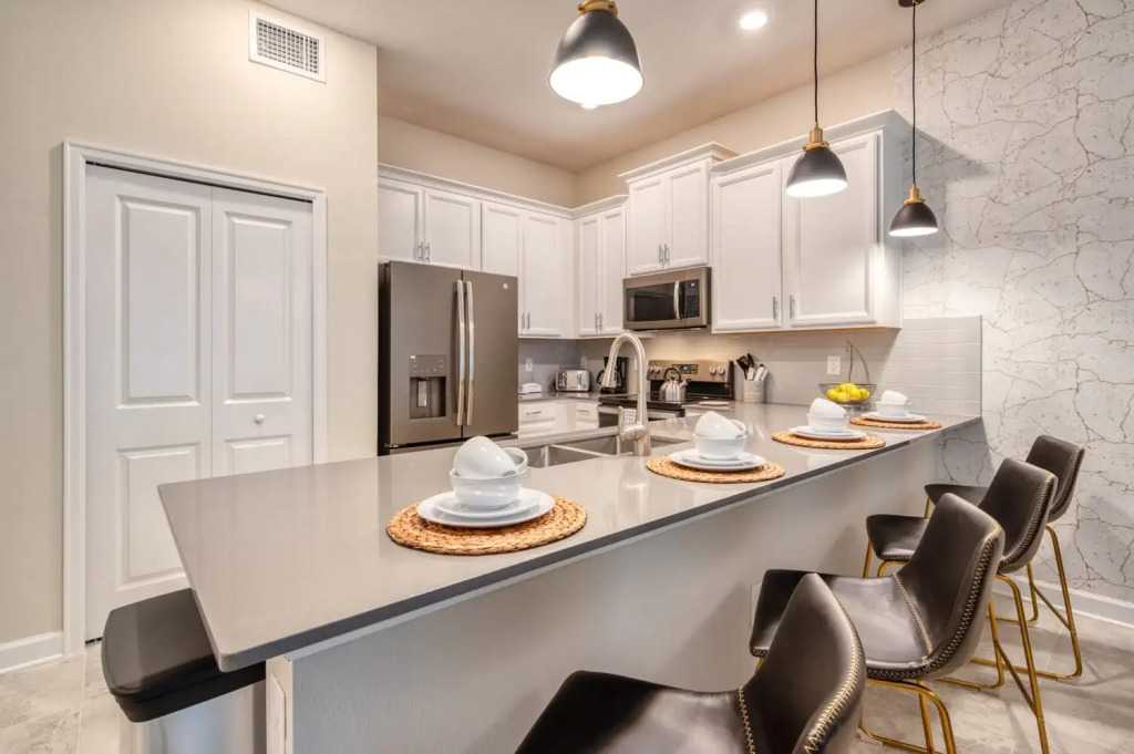 Charming condo with great golf view near Disney