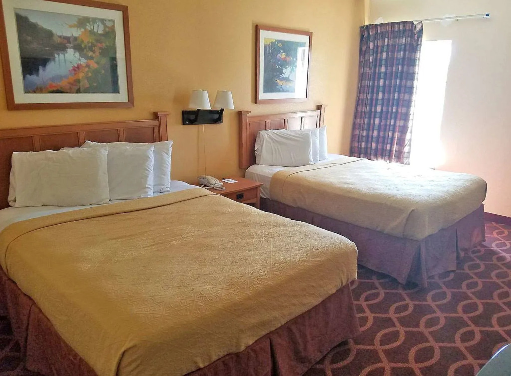 American Inn Evansville East