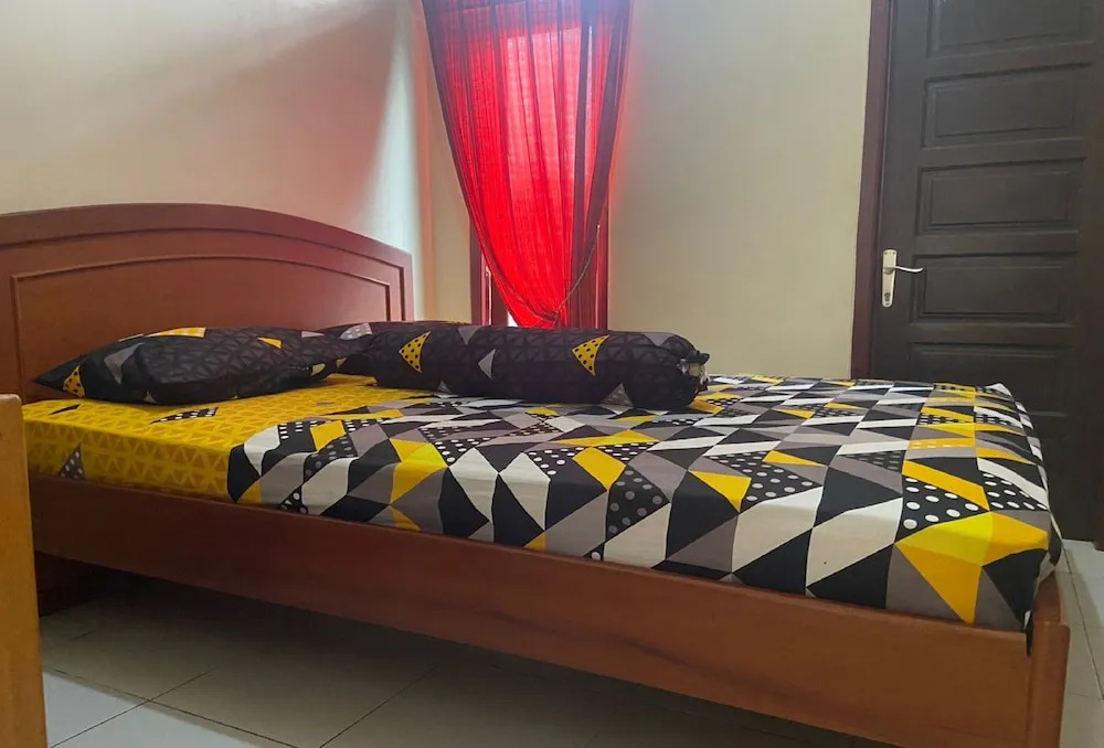 SPOT ON 93957 Henny Kost