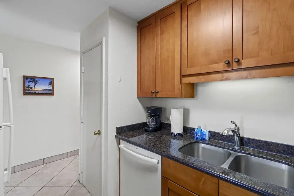 Kamaole Sands 7-206 - Renovated, Courtyard Views, Steps to the Beach, AC