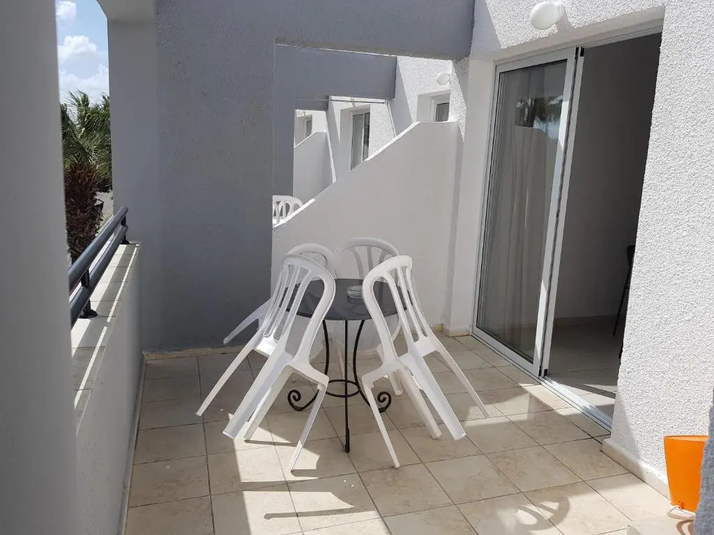 Valentinos Court