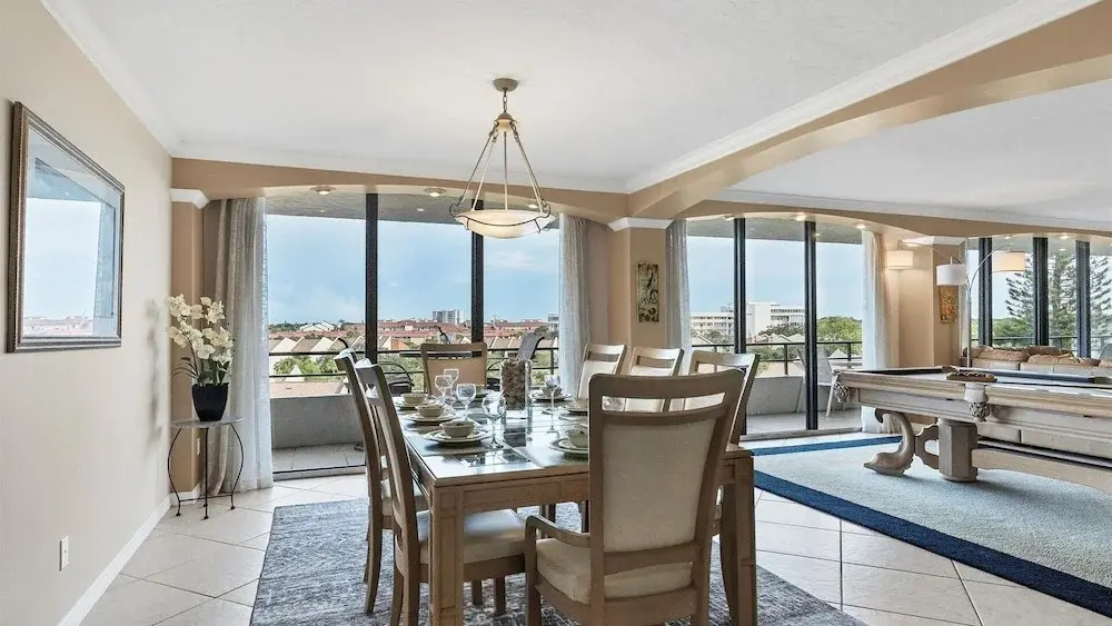 Anchorage Resort 3 bedroom Luxury Condo w Balcony, Pool Table, Near Beach 3 Condo