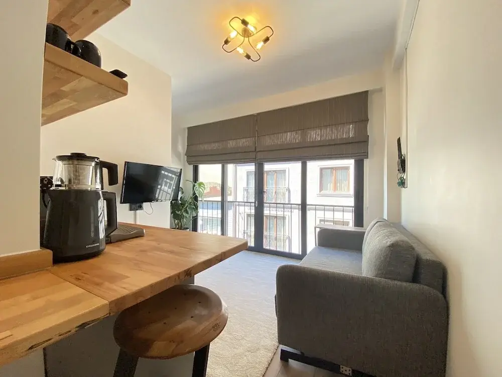 Cozy Flat W French Balcony 5 Min To Istiklal Ave