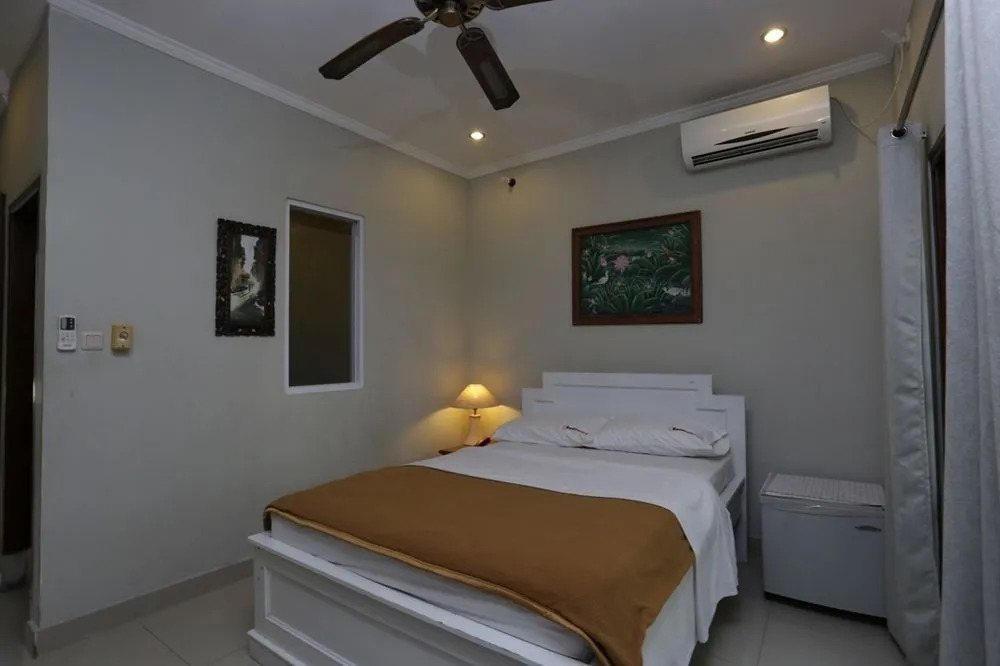 RedDoorz near Pantai Double Six
