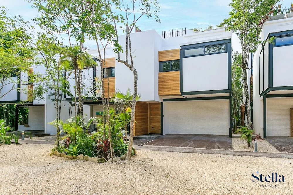 3 Story Home with Private Roof Pool and Tropical Views