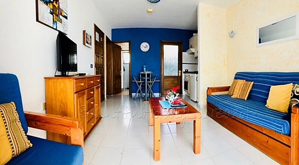 Apartment Bellissima 200m from the Ocean with pool, Wifi Sat-tv