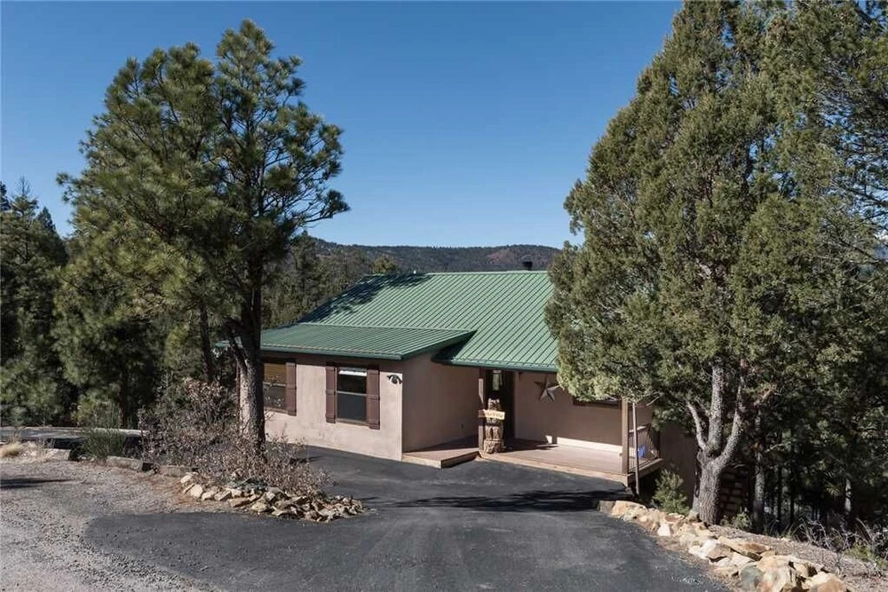 CenterView - Two Bedroom Cabin with Hot Tub