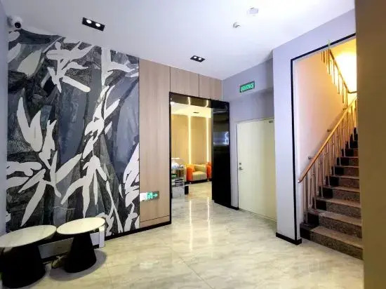 Hoklu Business Hotel (Yanji Yanbian University North Korea Folk Garden Dinosaur Kingdom Branch)