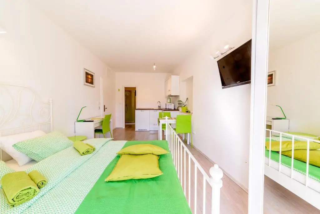 Sea Pearl Residence - Top beachfront location apartments in Bol centre