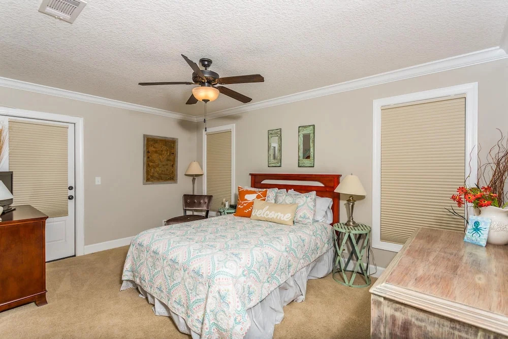 1067 College by Hodnett Cooper
