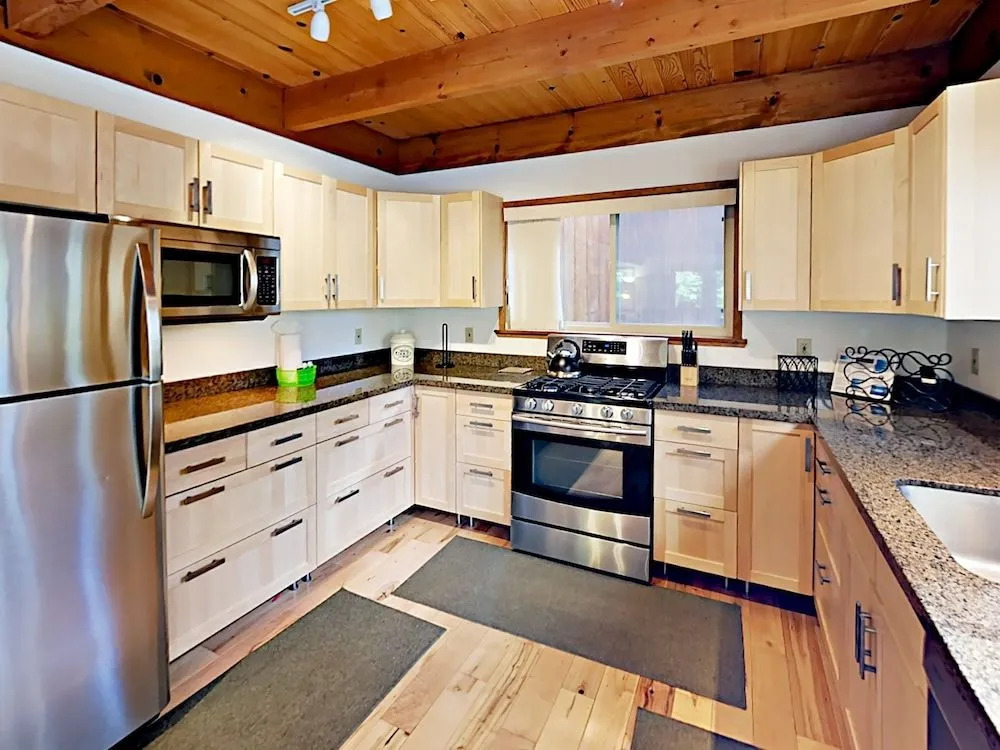 1262 Pine Valley Rd House by RedAwning