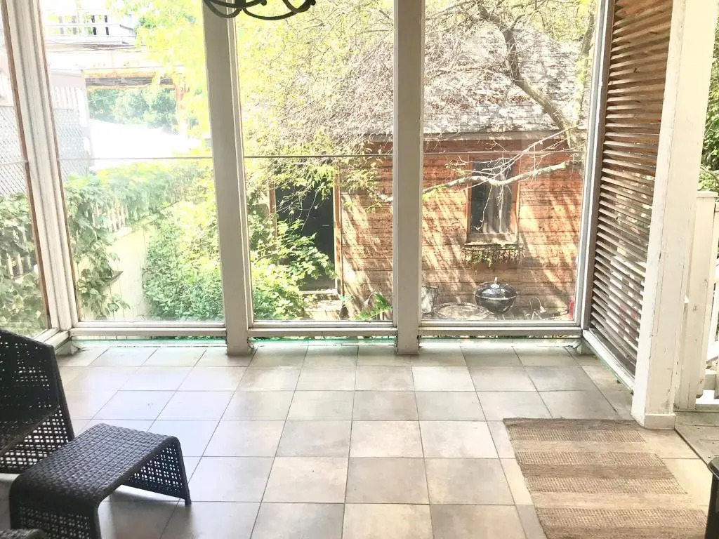 Old Town-Gold Coast Huge 5 br Home/ Free Parking/ Breakfast/ Pets OK/ Back Yard/ Walk Everywhere