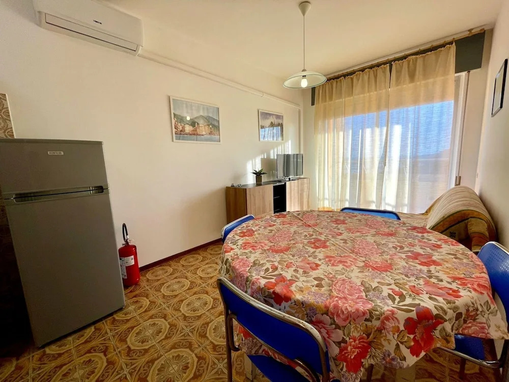 Seaview Flat for up to Five Guests