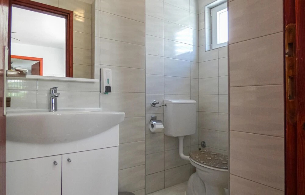 Awesome Apartment in Duce With Wifi and 1 Bedrooms