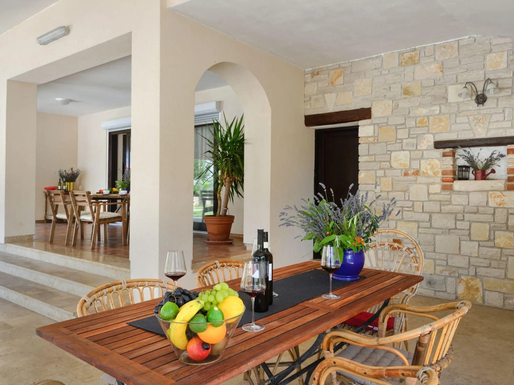 Modern apartment with pool, free Wi-Fi and air conditioning, ideal for a couple
