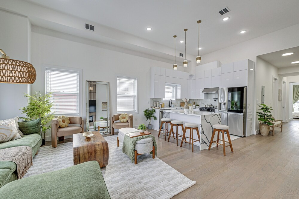 6 Mi to Manhattan: Luxe Apt w/ City Views!