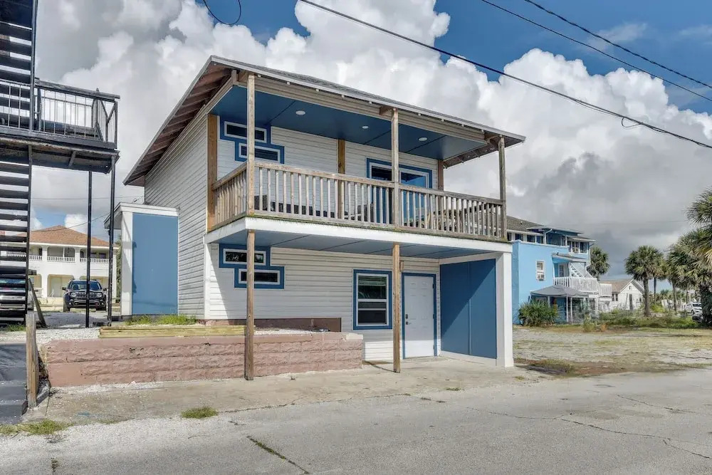 Walk to Daytona Beach & Boardwalk: Apt w/ Balcony