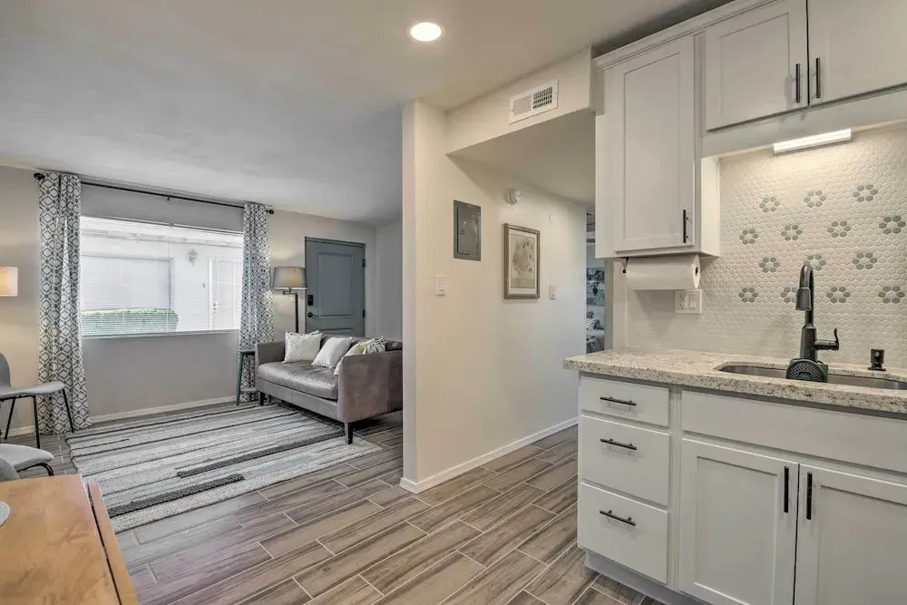 Walk to Old Town Scottsdale: Apartment w/ Patio!
