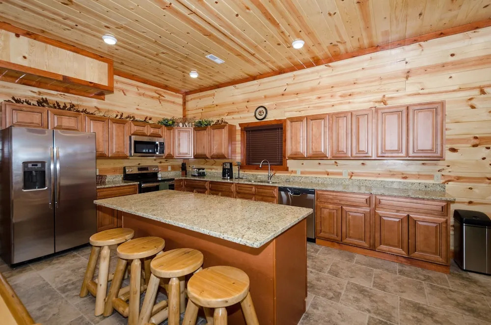 SmokyStays 6 BR Cabin w Indoor Heated Pool