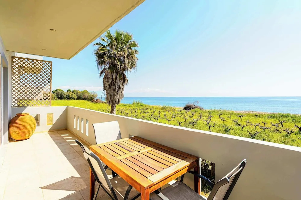 Beachfront Nest Memi Koroni-seaheaven House A1