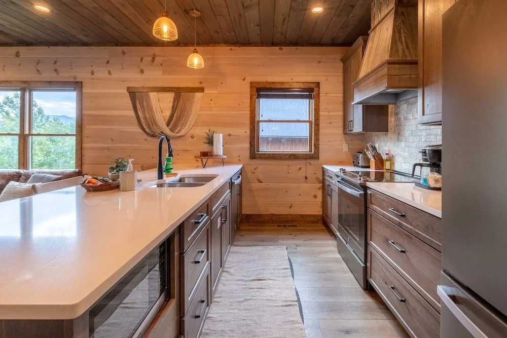 New Lux 4 King Suites Gamerm Hot Tub Views