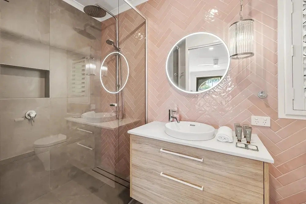 Family Home Near Cafes and Surf Beaches