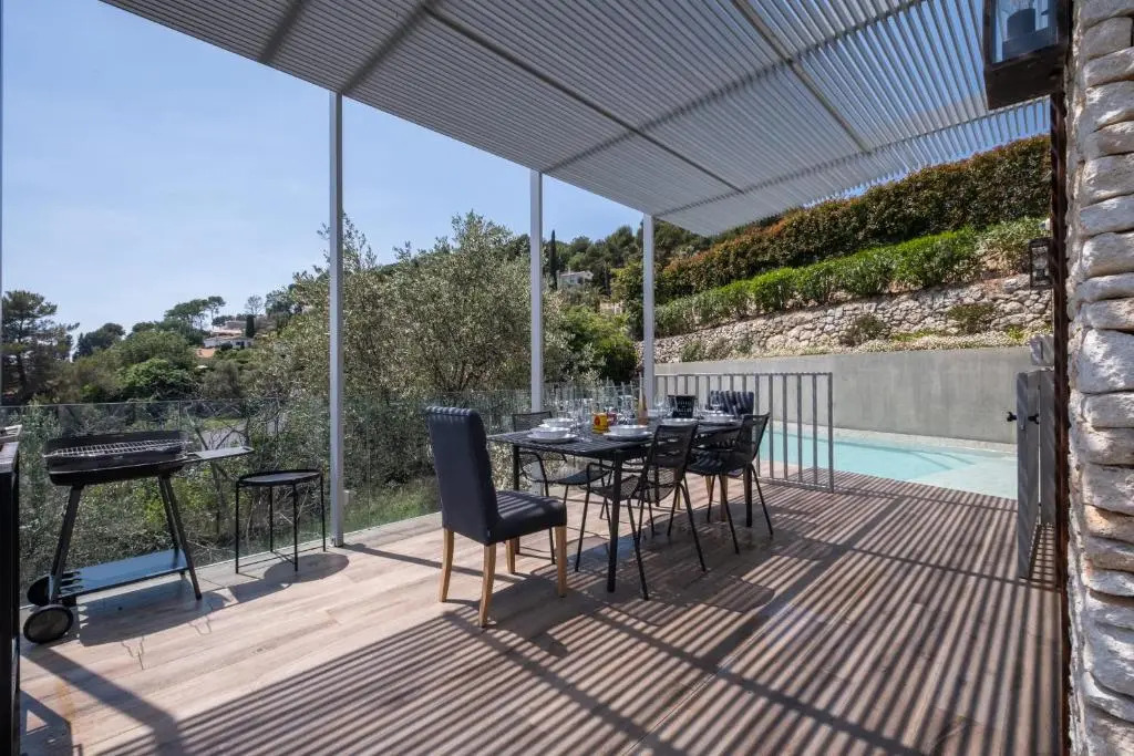 SERRENDY CALIFORNIA-STYLE HOUSE Swimming pool absolute calm!