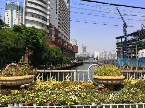 Mingchun Garden Hot Spring Resort Hotel (Kunming University Fukang City Shopping Mall Branch)