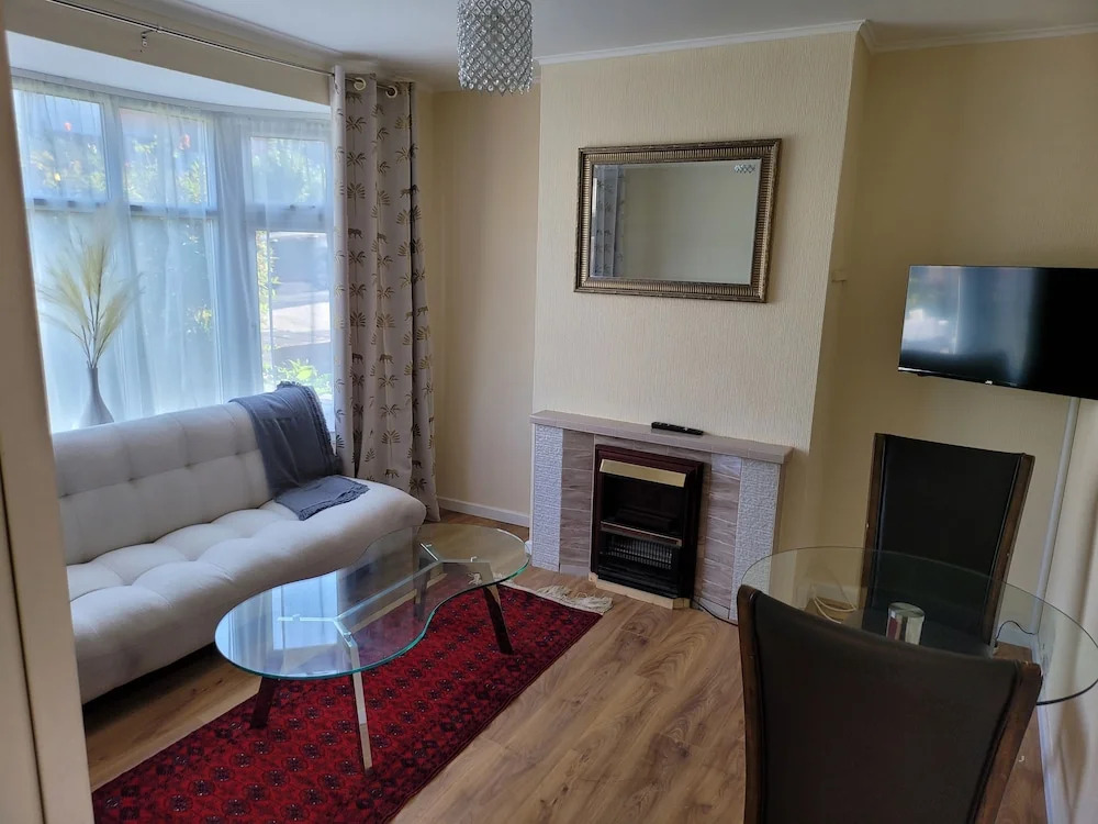 Bright & Homely Apartment