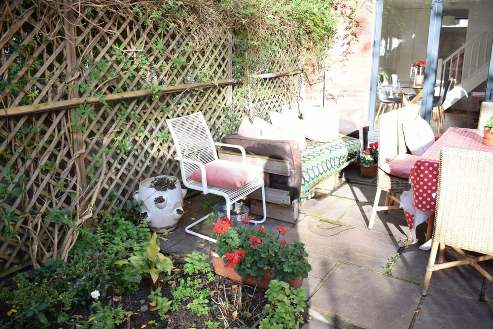 3 Bedroom House With Garden in Brixton