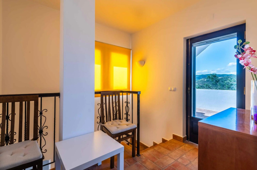 Villa Eiras Altas by Portucasa