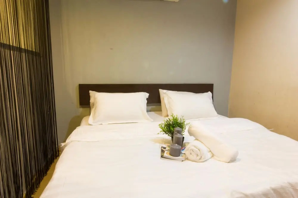 Three Top Hotel
