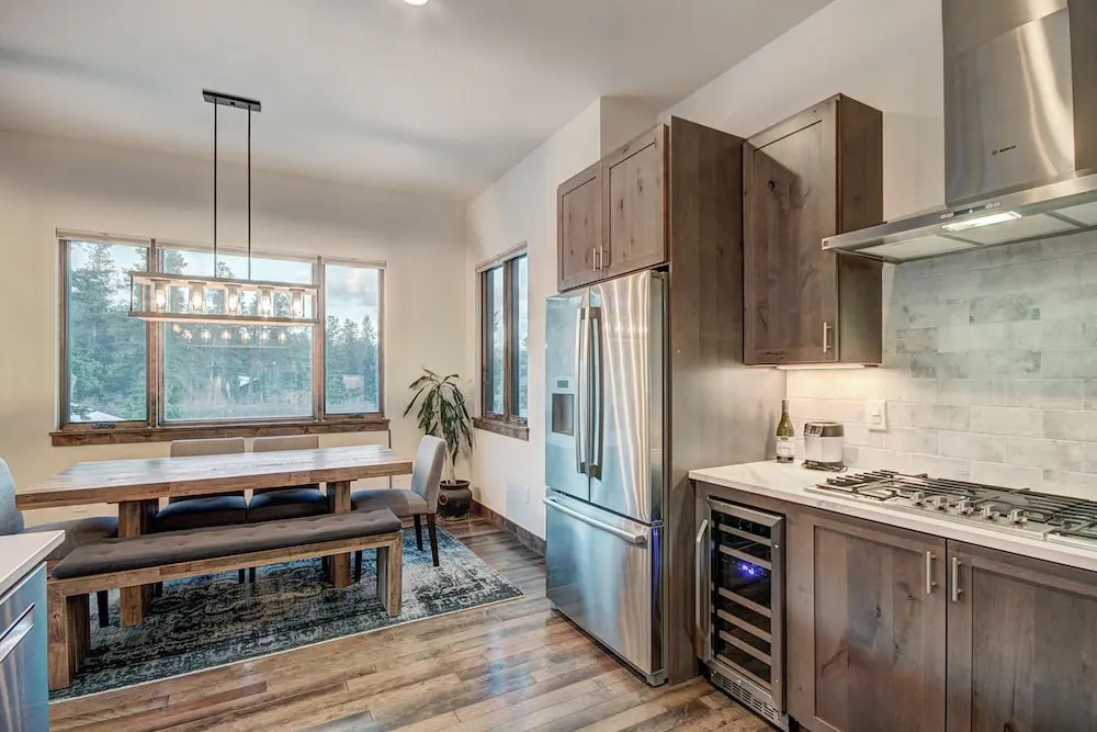 5th Ave #2 3br 3ba 3 Bedroom Townhouse