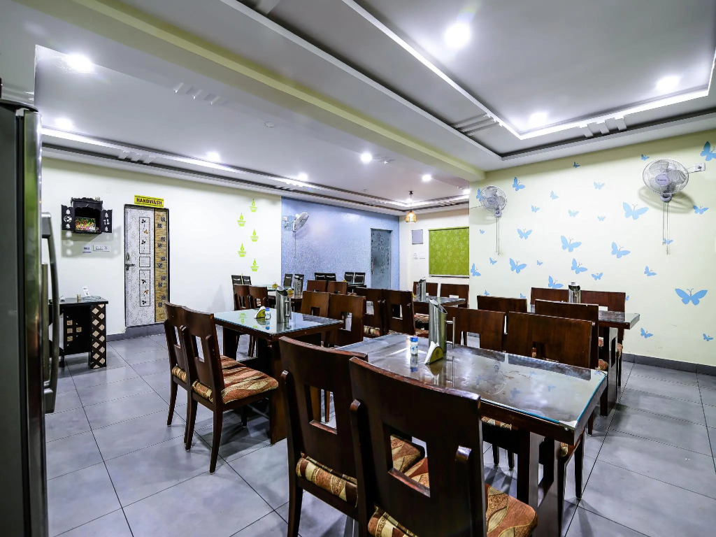 OYO 15928 Hotel Midtown