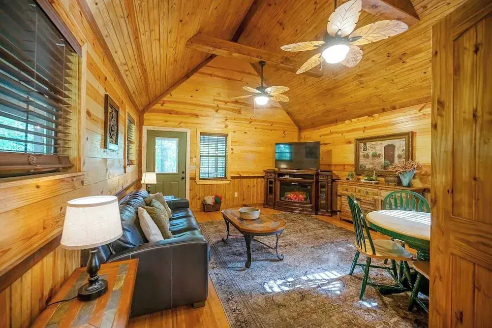 Sunset Ridge Cozy Cabin for 6