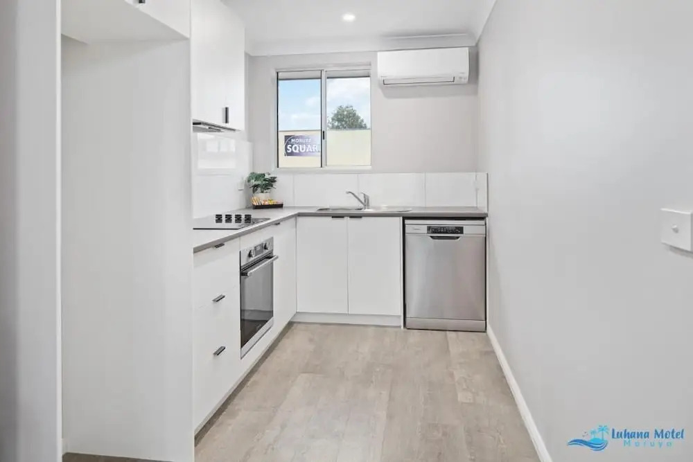 Hive Hotel, Moruya