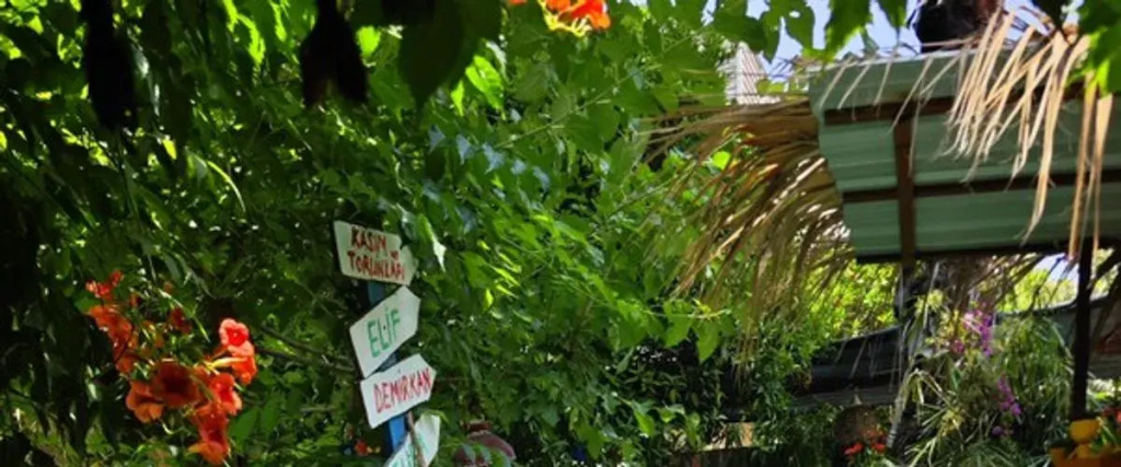 Side Tuana Garden Home