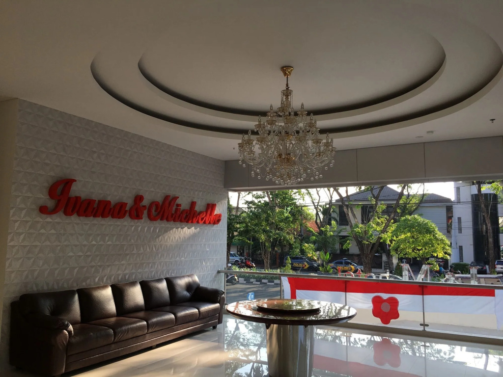 I&M Hotel Billiard
