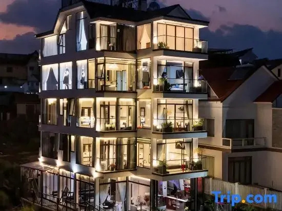 LYNs HOTEL