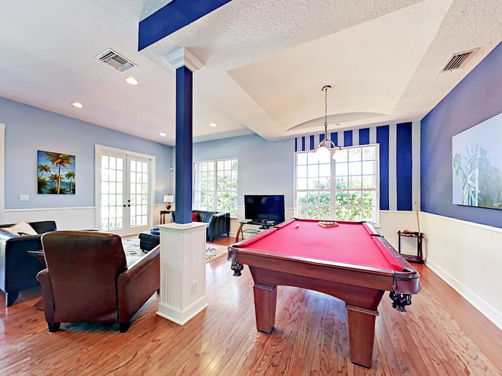 10 NE 7th Street Home 3 Bedrooms 2.5 Bathrooms Home