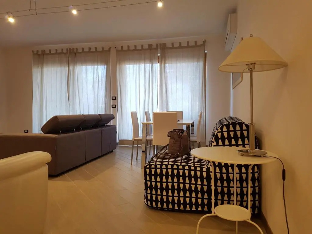 Appartamento DELUXE 2 con vasca idromassaggio vista Lago di Garda, riscaldata, privata e utilizzabile tutto l'anno