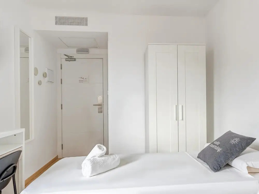 Limehome Barcelona Carrer de Fontcoberta - Digital Access