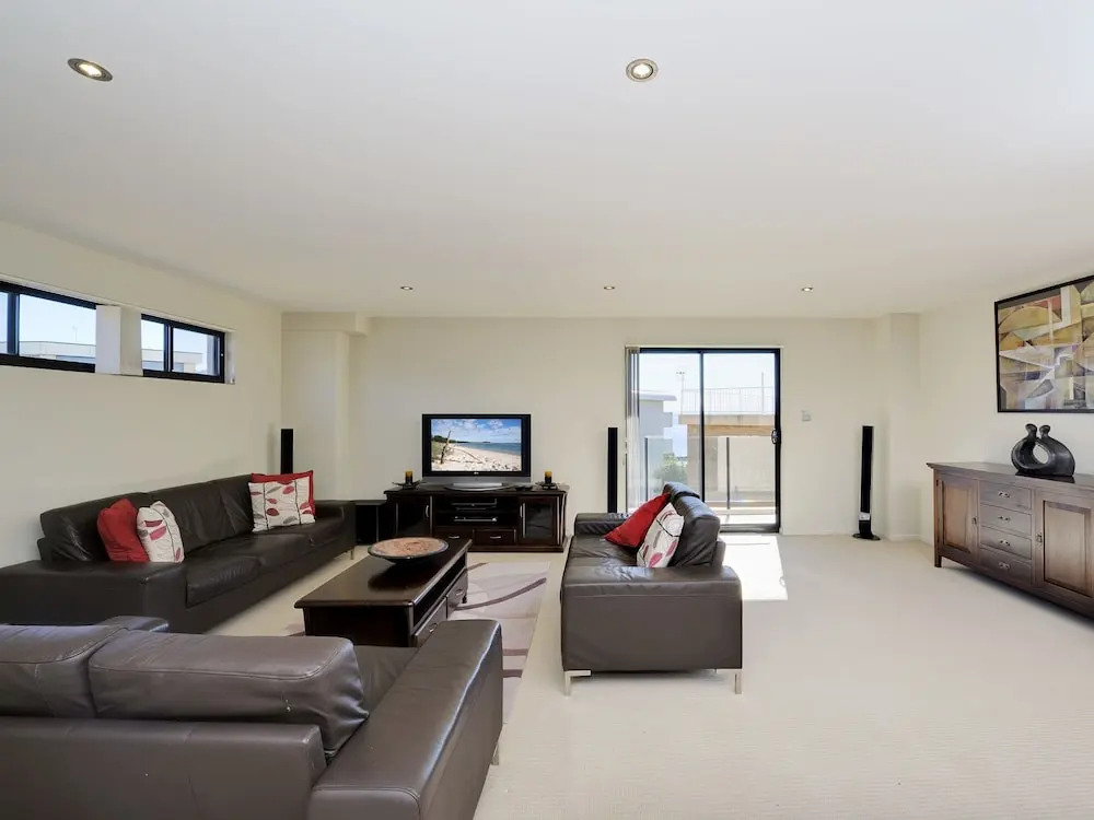Dolphin Cove, Unit 13/2-6 Government Road
