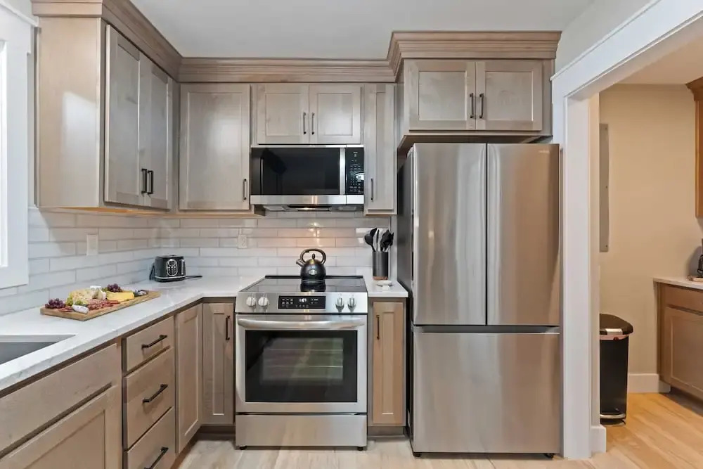 Stylish 3BR Waterfront Home w/ Sunset Porch + Access to Dining Sunsets on Shoreline by Avantstay