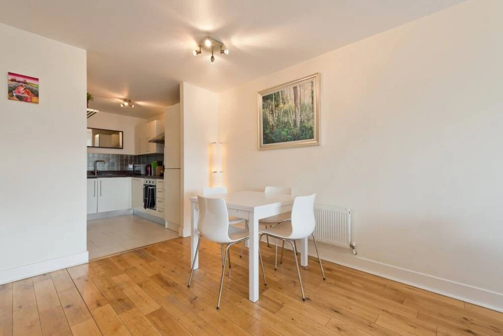 Dual-aspect 2 Bedroom Apartment