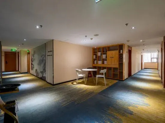 Boerman Hotel (Yulin Traditional Chinese Medicine Port Convention and Exhibition Center)