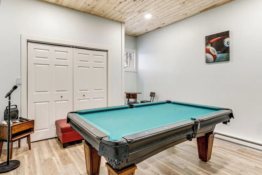 Hot Tub + Game Room: Spacious Poconos Escape!