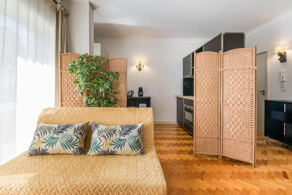 GuestReady - Folding Screen
